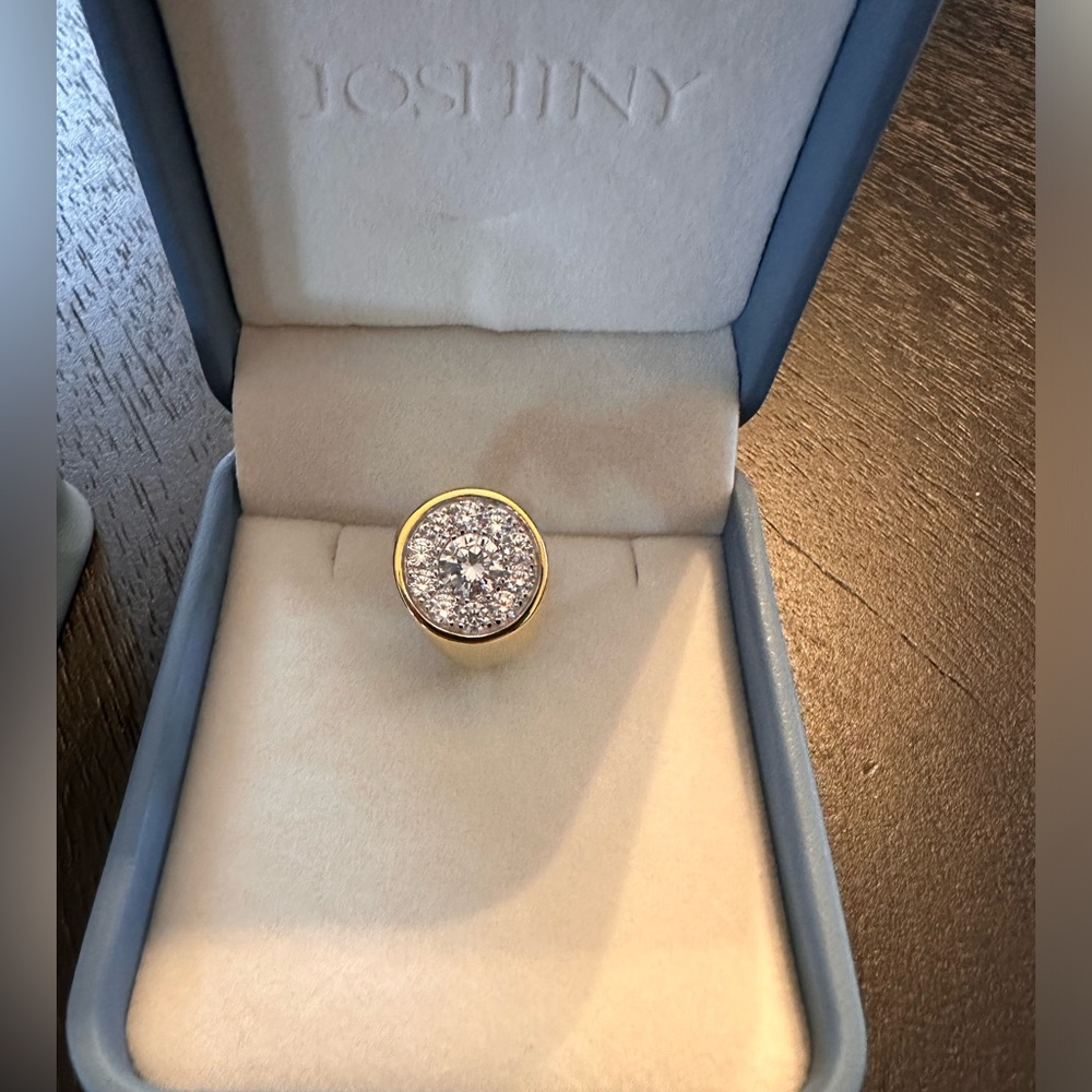 NWOT gold crystal button ring